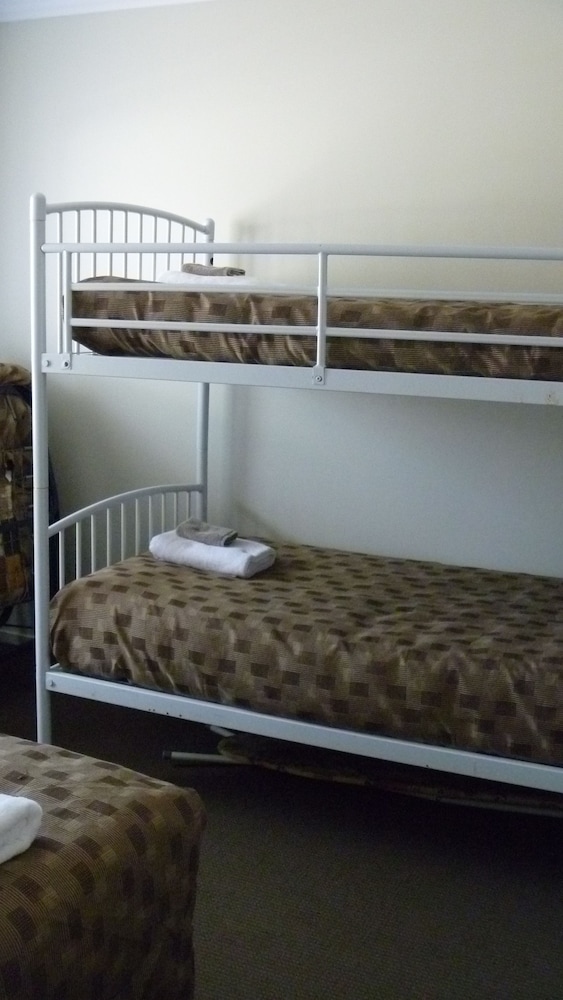Standard Room, Non Smoking, Kitchen (2 Bedroom Motel) photo 2