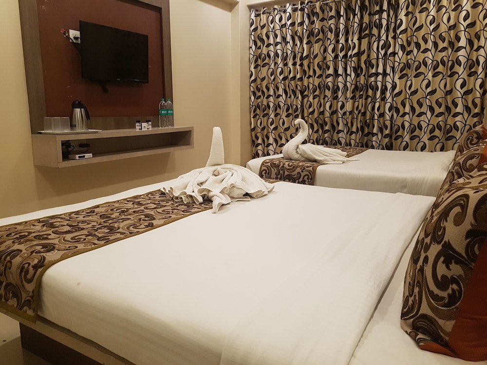 Business Room, 6 Bedrooms, Balcony, City View photo 3