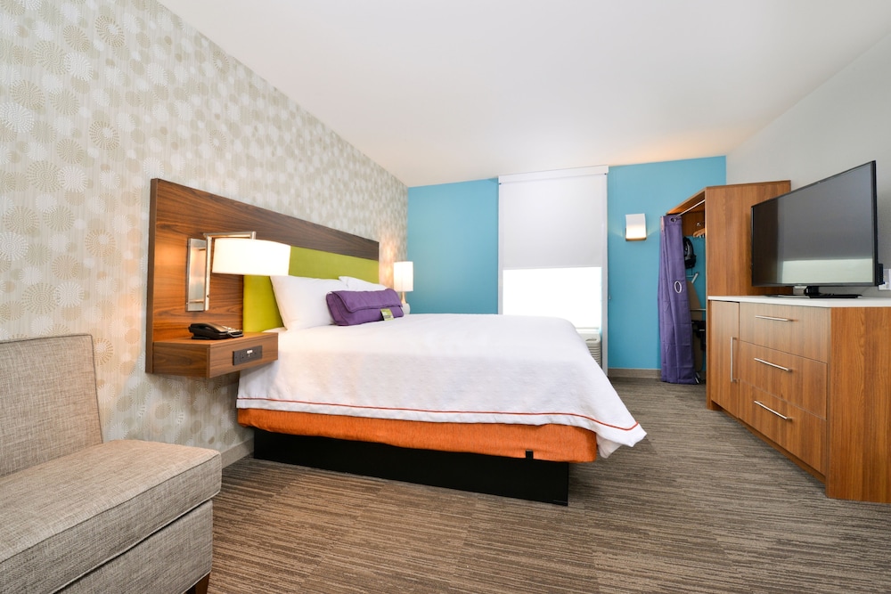 Suite, 1 King Bed, Accessible, Non Smoking photo 2