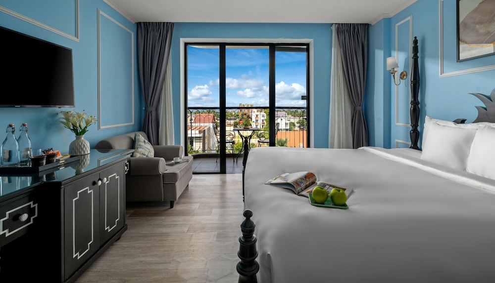 King Room With Balcony - Photo 1