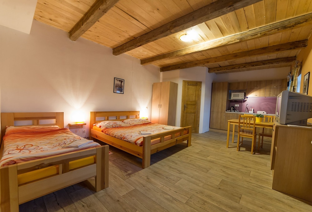 Basic Triple Room photo 1