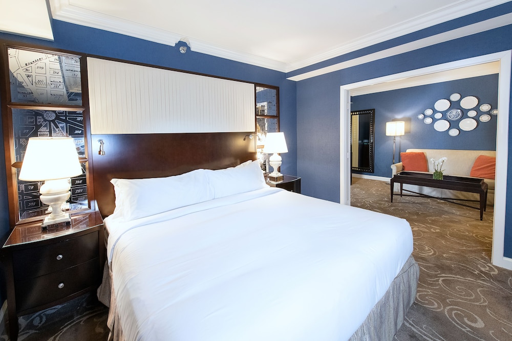 Diplomat Suite - Photo 3