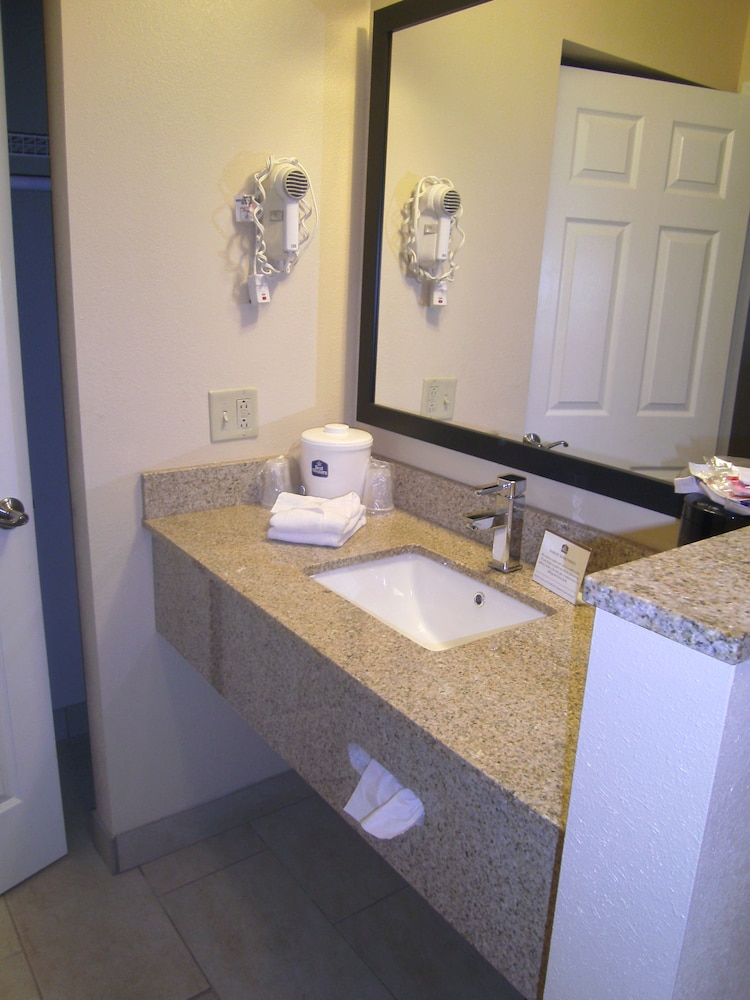 Standard Room, 2 Queen Beds, Non Smoking - Photo 8