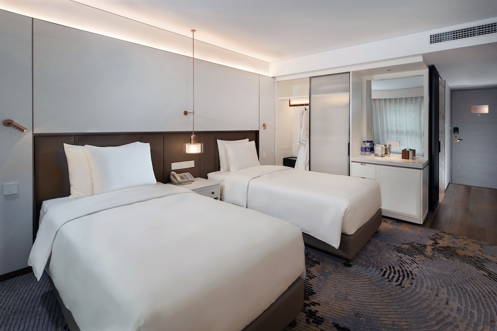 Superior Room Twin Bed - Photo 1