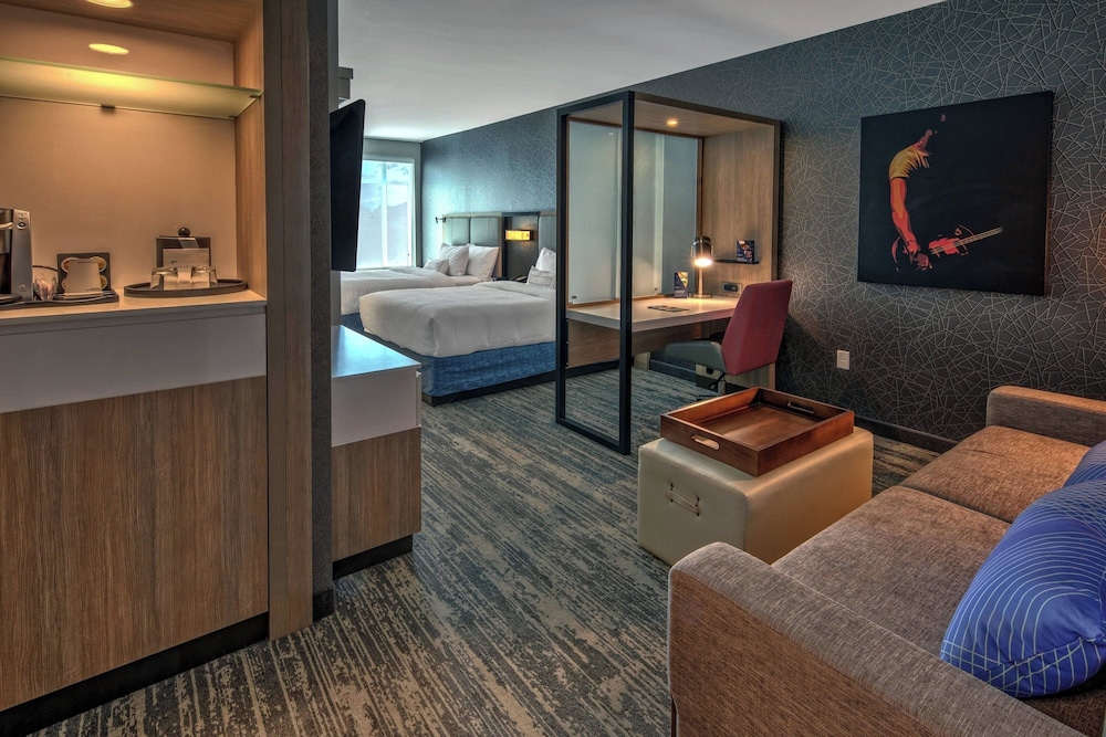 Suite, 2 Queen Beds (Mobility Accessible, Tub) - Photo 2