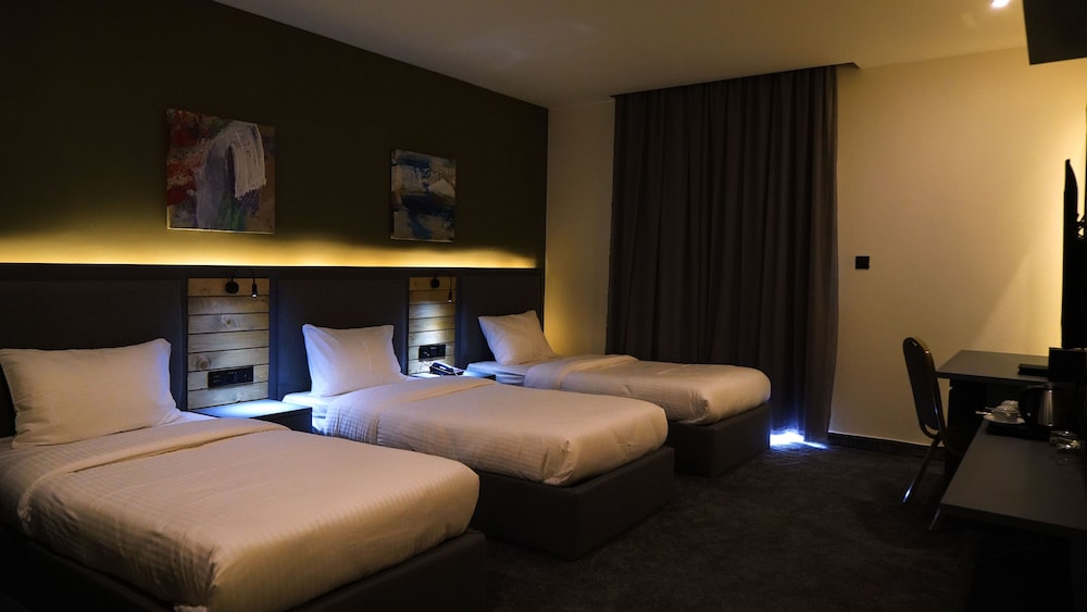 Deluxe Triple Room - Photo 1