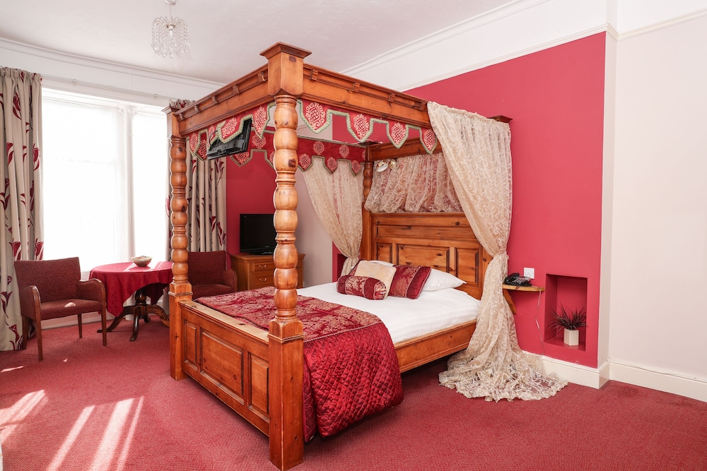 Four Poster Suite photo 1