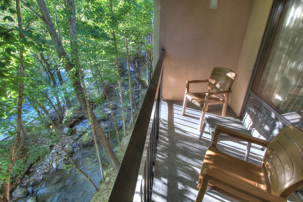 Room, 1 King Bed, Fireplace (Creek View) - Photo 2