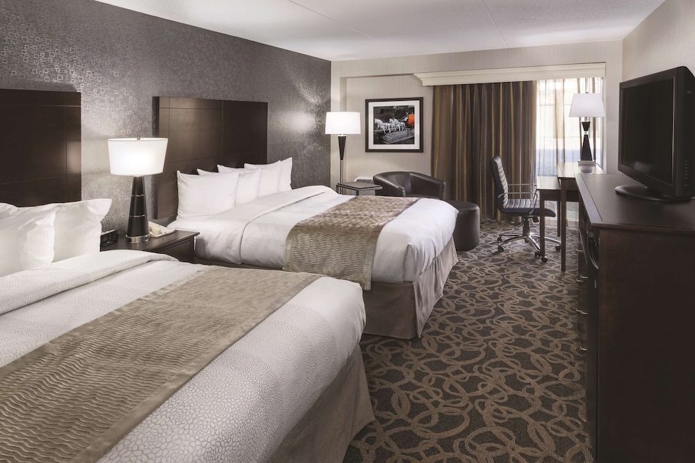 Standard Room, 2 Queen Beds, Non Smoking - Photo 1