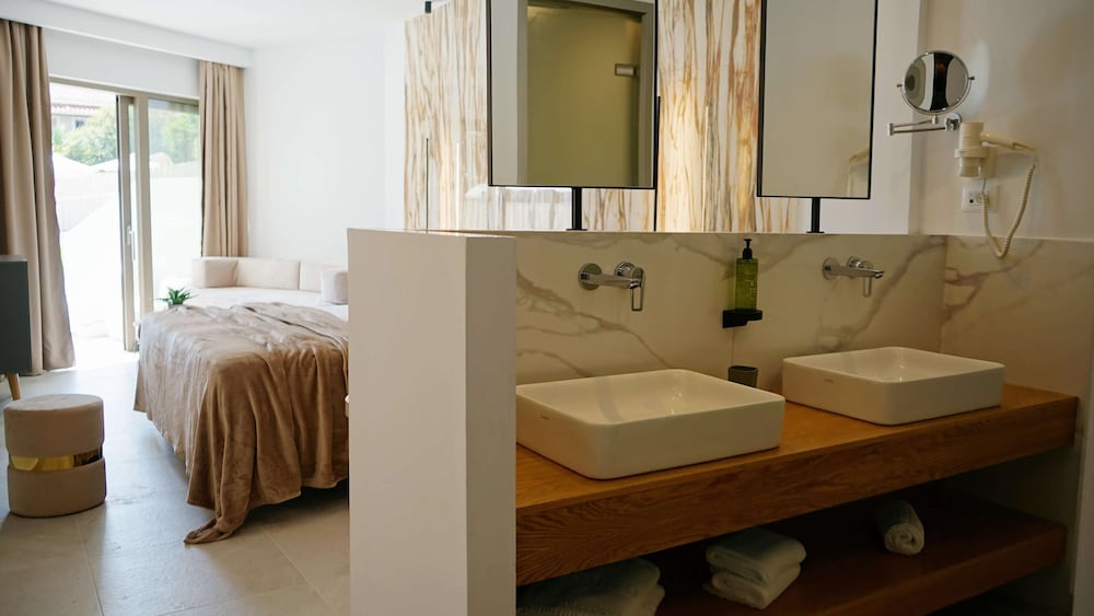 Junior Suite, Private Pool - Photo 6
