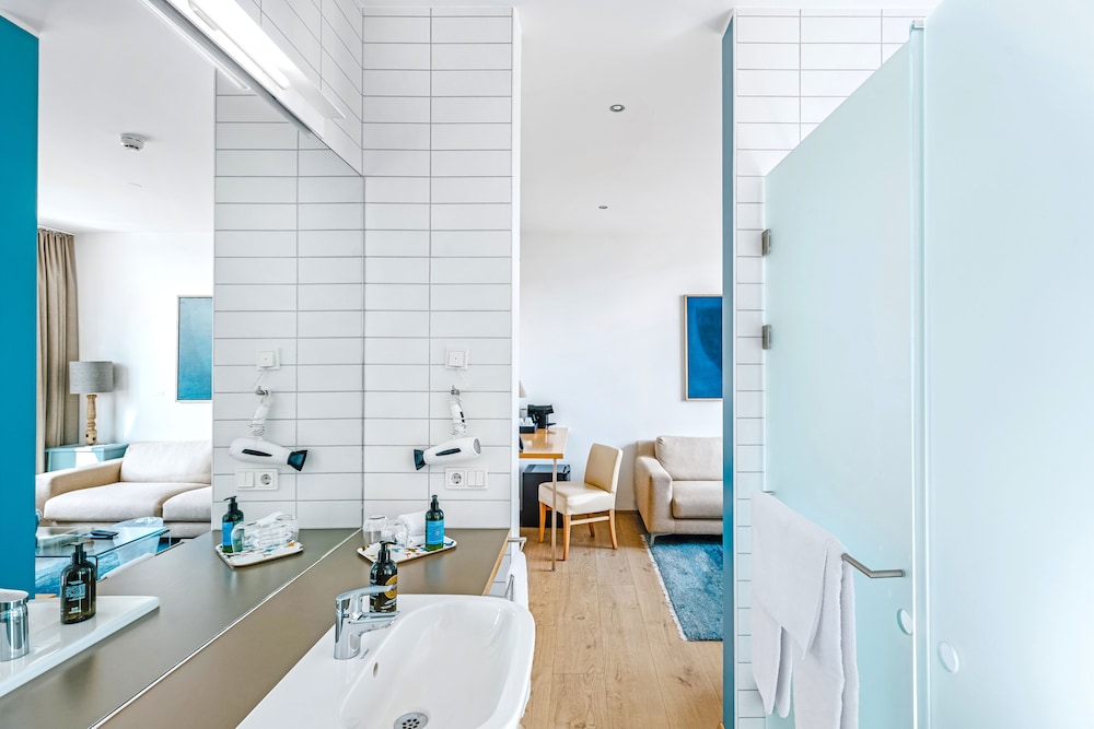 Suite, 1 Double Bed - Photo 6