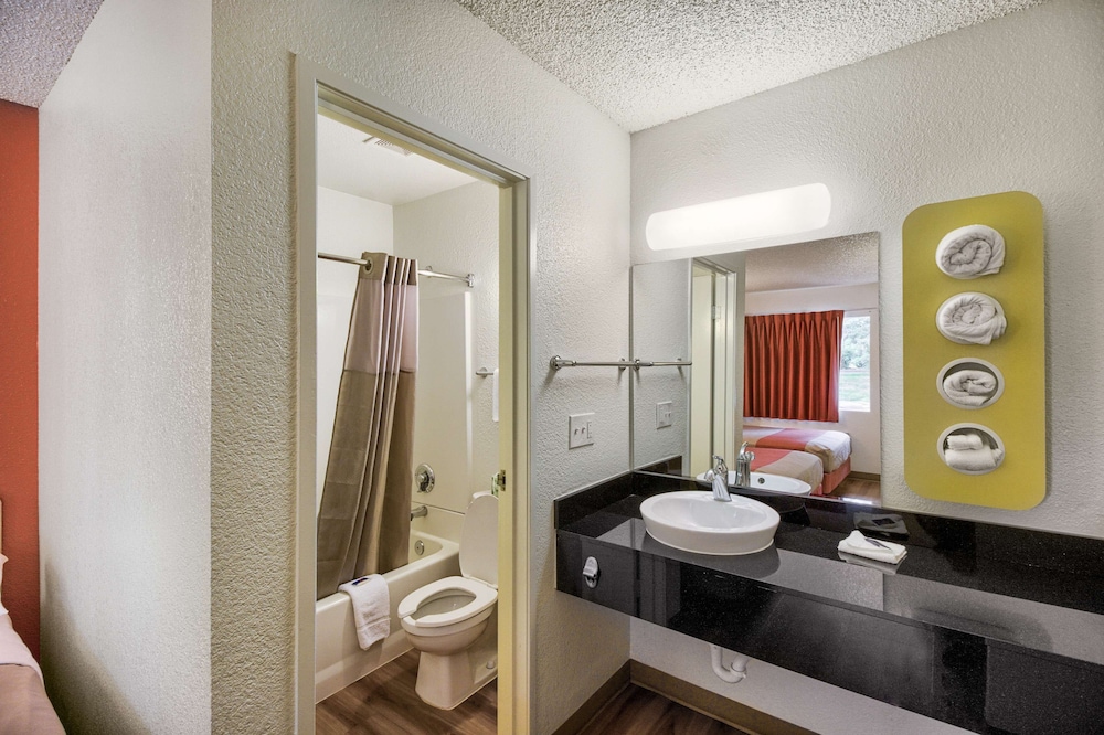 Deluxe Room, 2 Double Beds, Non Smoking, Refrigerator & Microwave photo 3