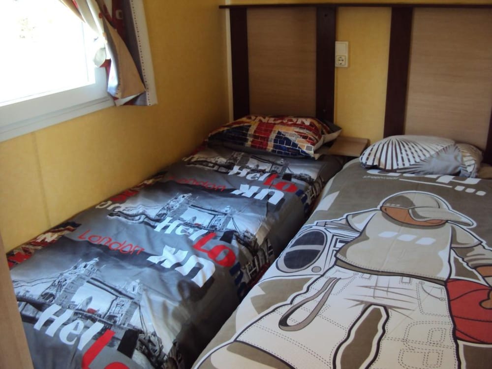 Mobile Home, 2 Bedrooms - Photo 1
