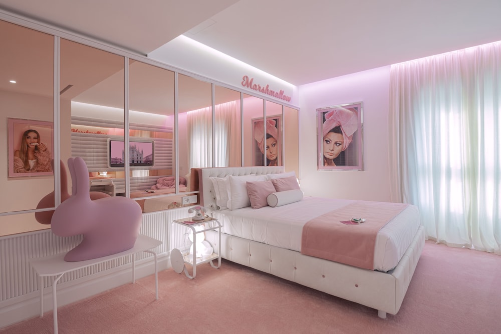 ATTIC EXECUTIVE ROOM thumbnail 6