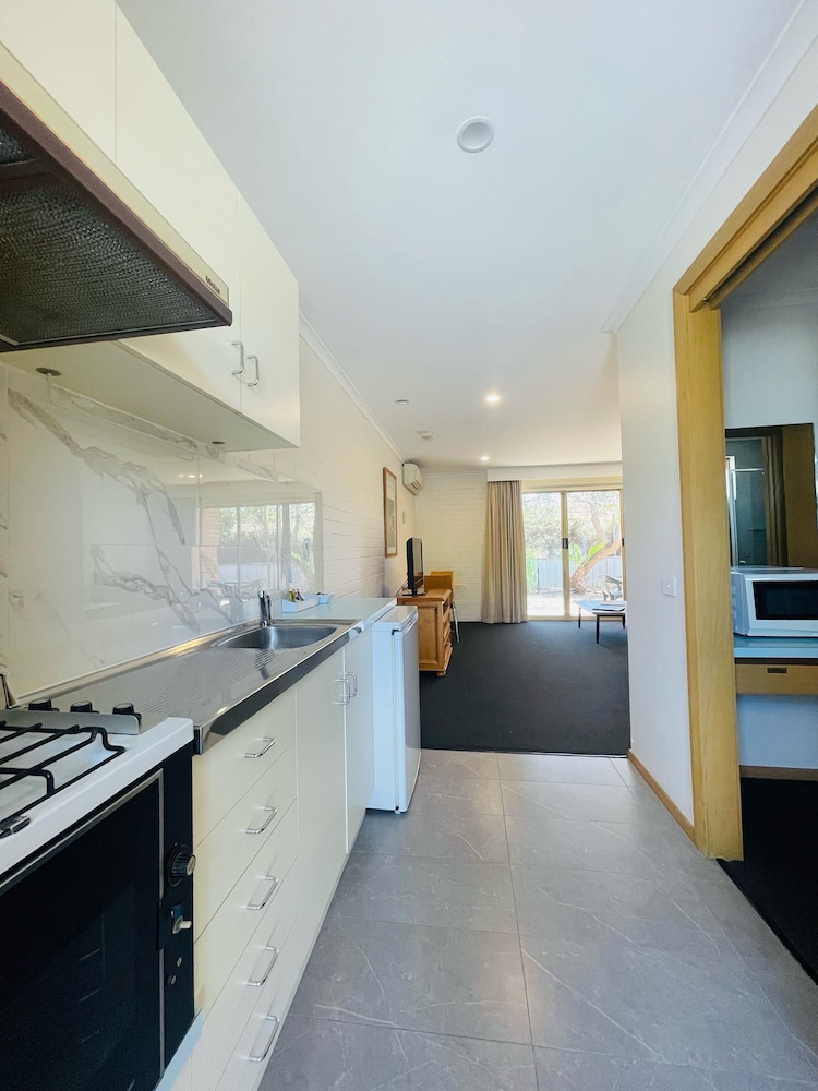 One bedroom king suite photo 3