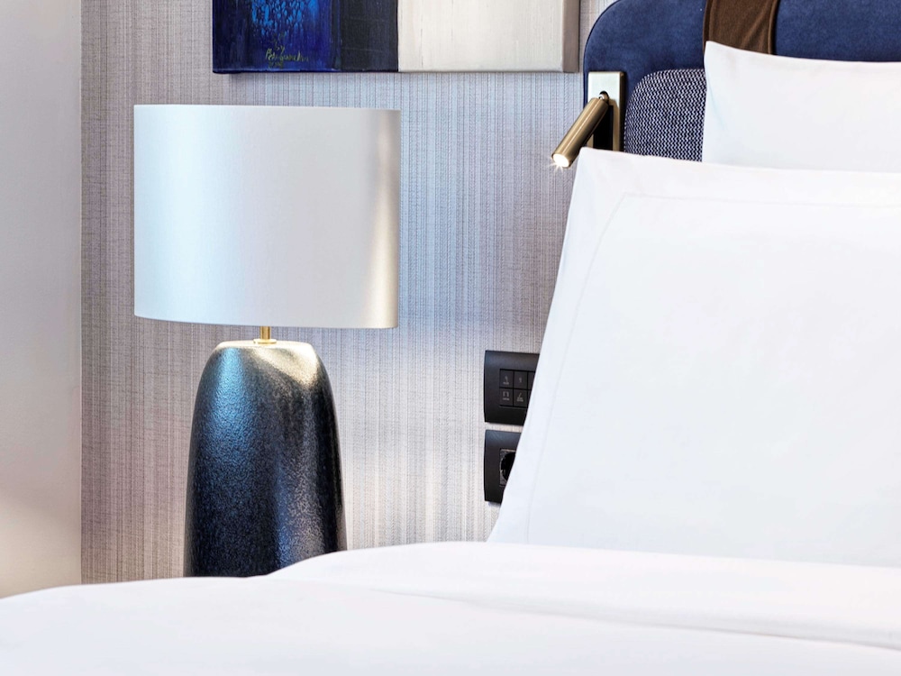 Deluxe Room, 1 King Bed, Balcony