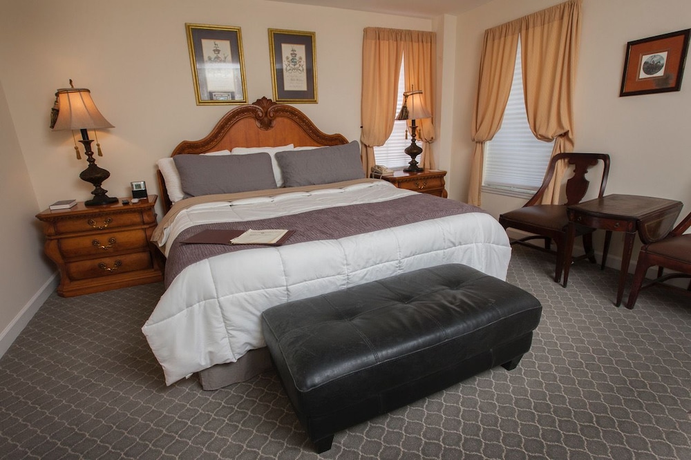 Royal Room, 1 King Bed, Non Smoking photo 1