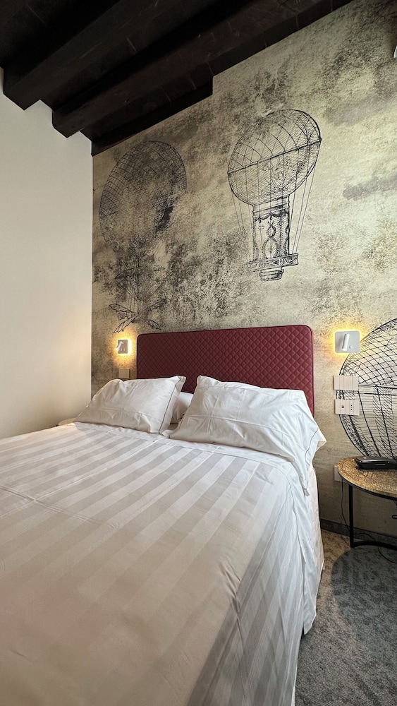 Deluxe Double or Twin Room photo 2