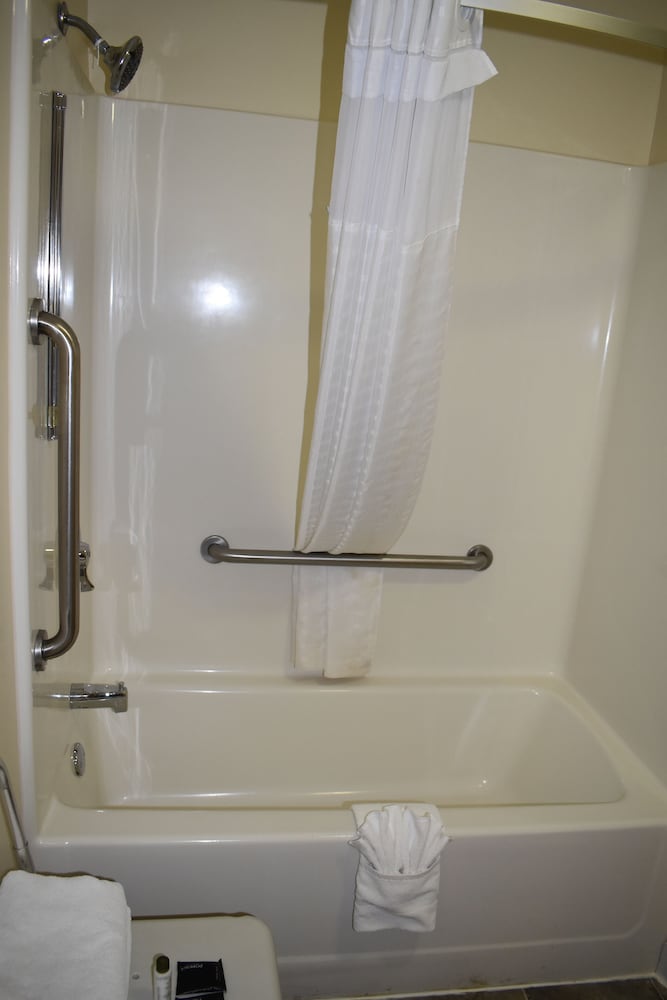 Classic Room, 1 Queen Bed, Accessible, Non Smoking photo 2
