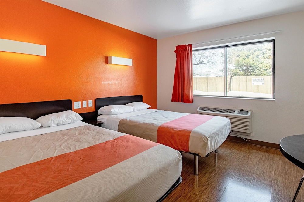 Standard Room, 2 Double Beds, Smoking photo 3