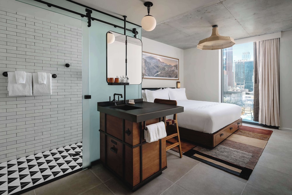 Room, 1 King Bed, Accessible (Shower) - Photo 2
