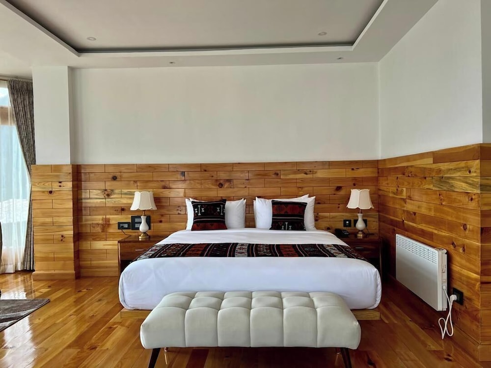 Luxury Suite, Balcony, Mountain View photo 1