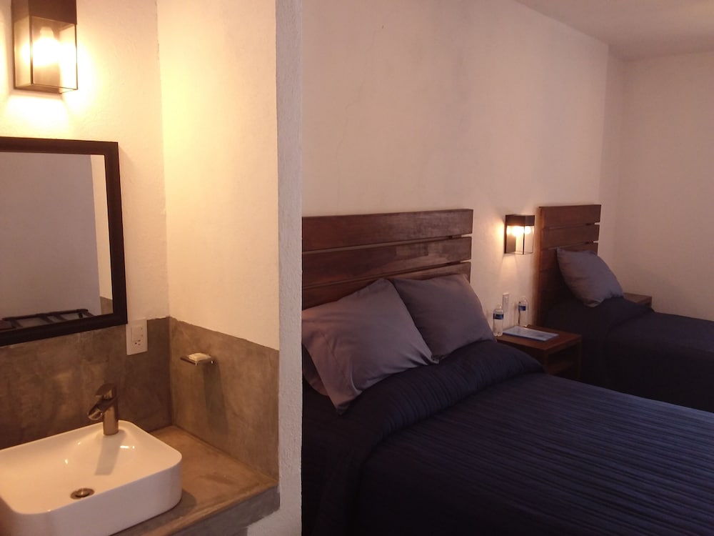 Comfort Room, Multiple Beds, Smoking, City View