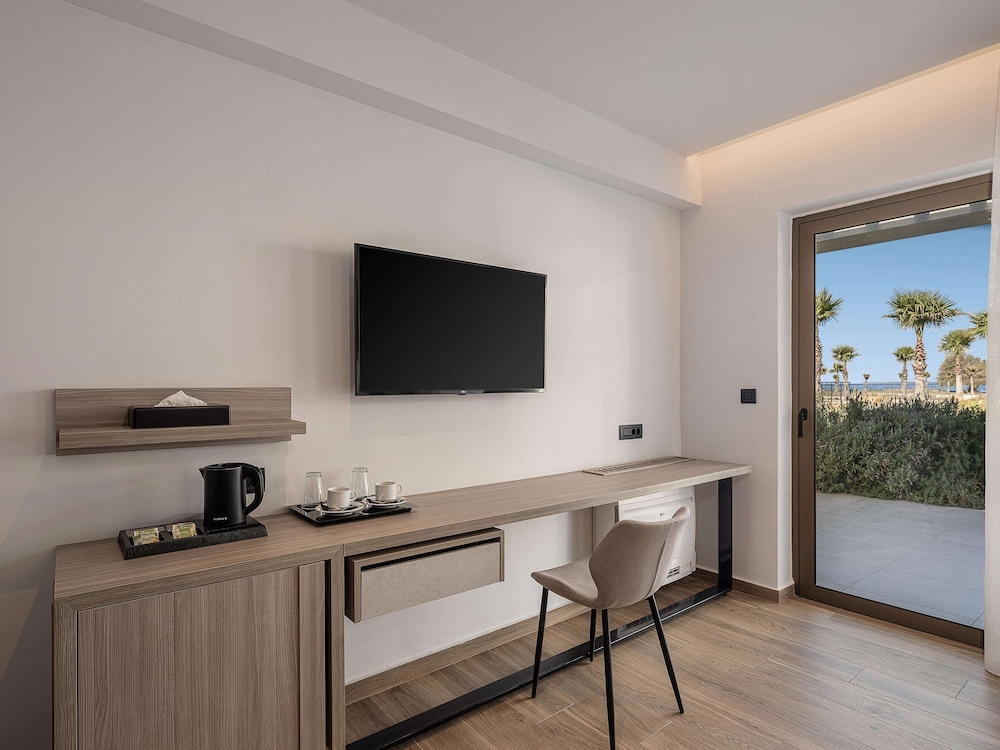 Grand Superior Room with Sharing Pool
