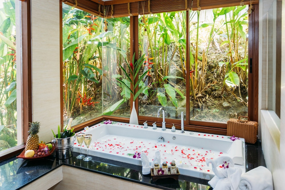 Grand Thai with Natural Ocean View & Spa Bath - Photo 11