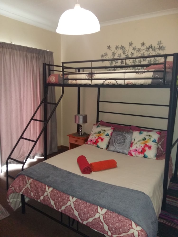 Family Apartment, 2 Bedrooms, Garden View photo 3