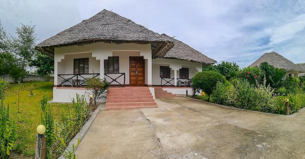 Basic Bungalow, Garden View photo 3
