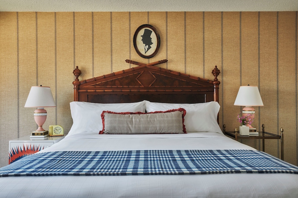 Room, 1 King Bed, Accessible (Mobility & Hearing, Roll-In Shower) - Photo 3