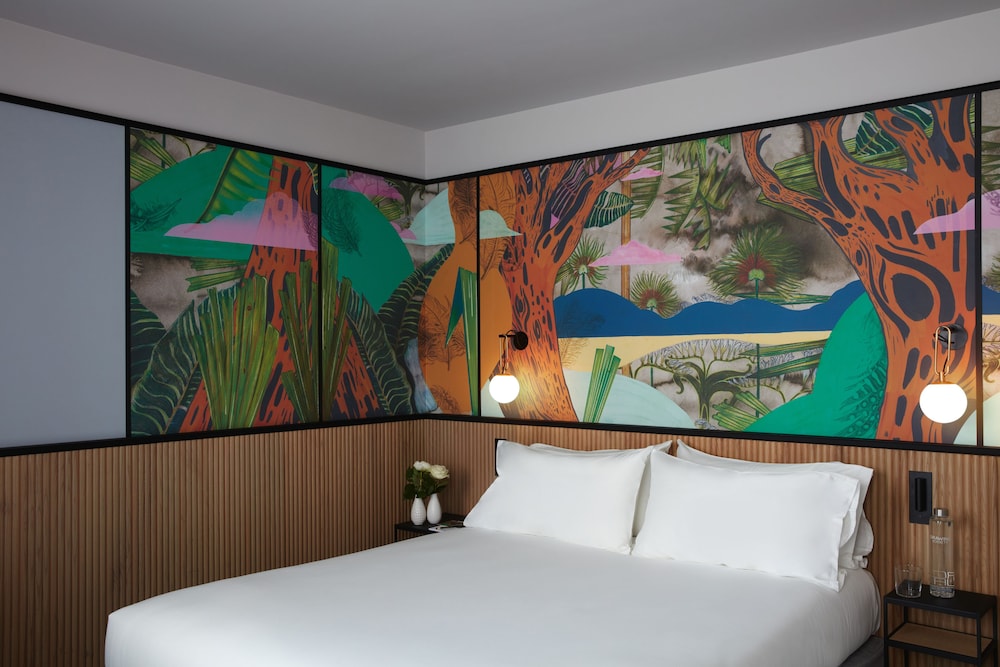 Superior Double Room thumbnail 5