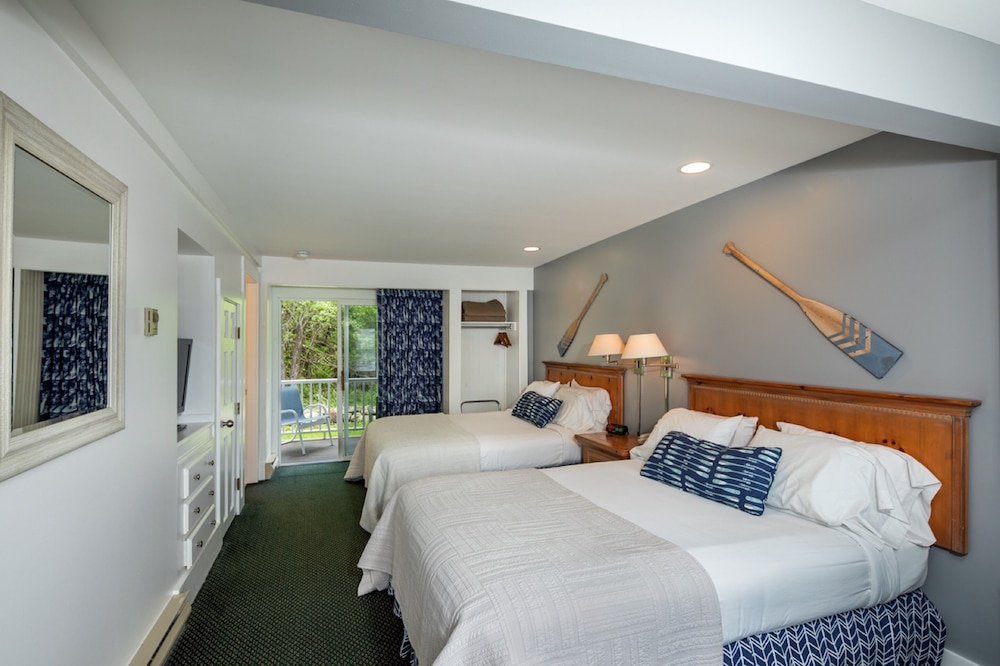 Double Queen Deluxe Room photo 1