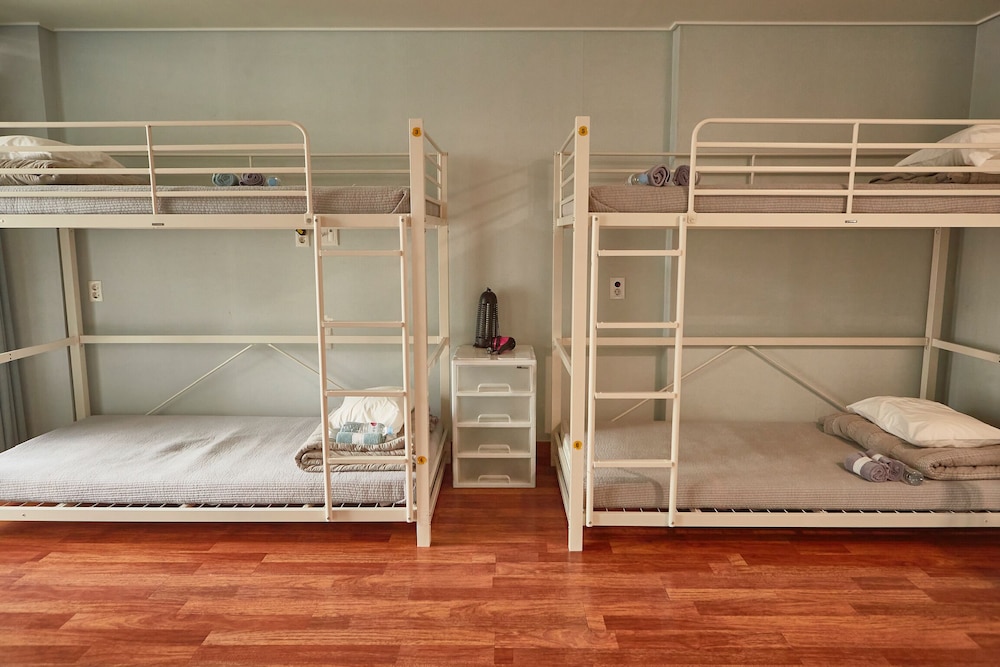 Shared Dormitory, Women only photo 3