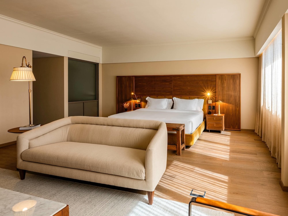 Junior Suite, 1 King Bed - Photo 1