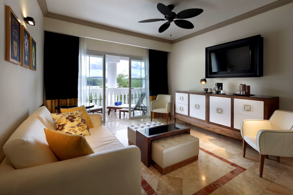 Signature Level Suite
