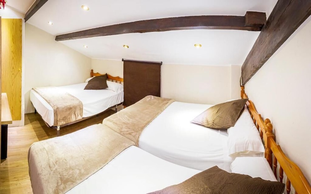 Comfort Triple Room, City View photo 1