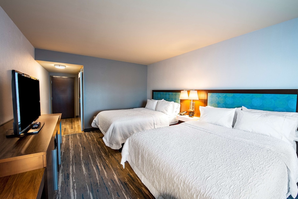 Room, 2 Queen Beds, Accessible, Non Smoking (Mobility & Hearing, Roll-In Shower) - Photo 2