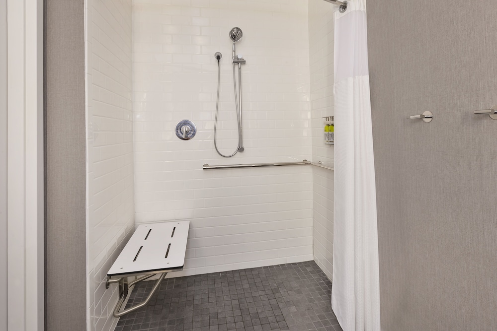 Studio Suite, 2 Queen Beds, Accessible Bathtub, Kitchen (Mobility) - Photo 5