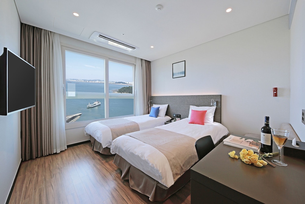 Deluxe Twin Room, Ocean View - Photo 1