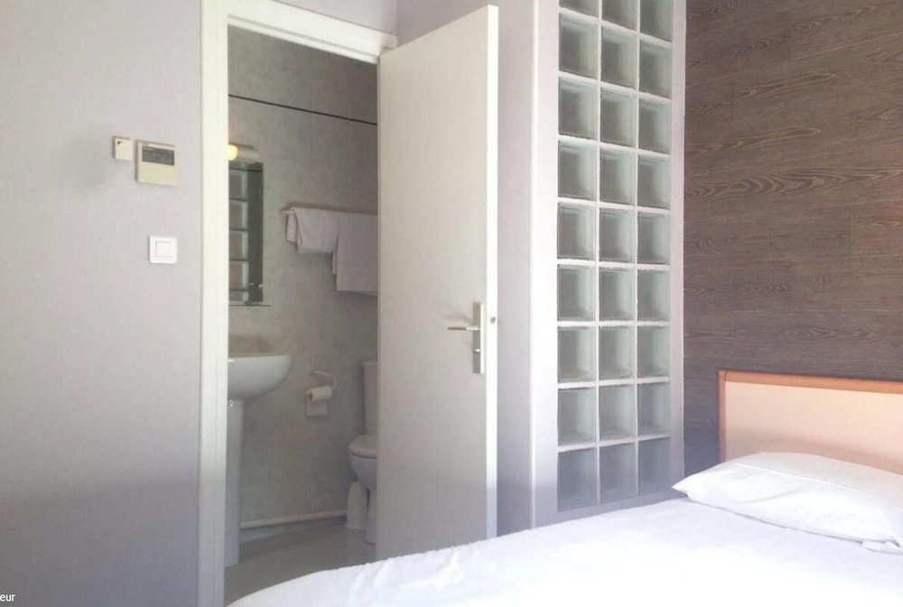 Classic Twin Room, 2 Twin Beds, Non Smoking, City View photo 1