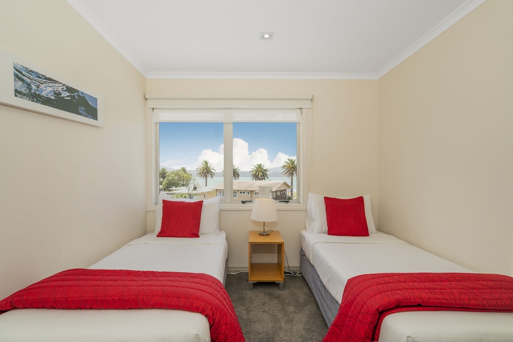 Luxury Apartment, 4 Bedrooms, Partial Ocean View
