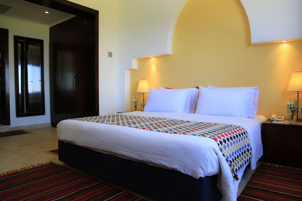 Superior Room, Pool View