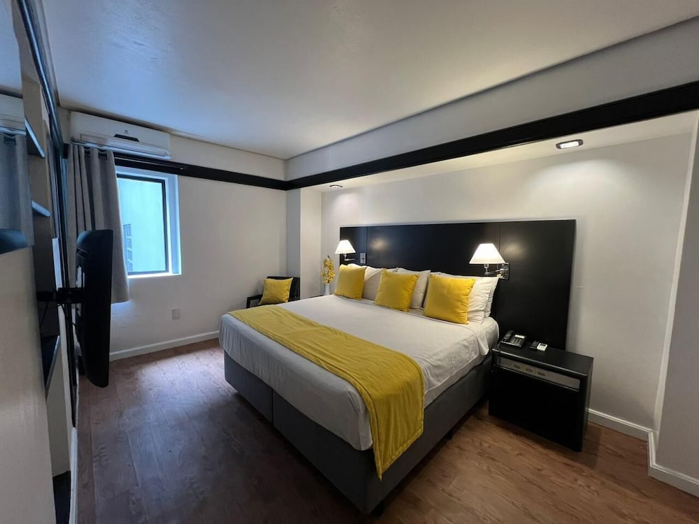 Suite, 1 King Bed