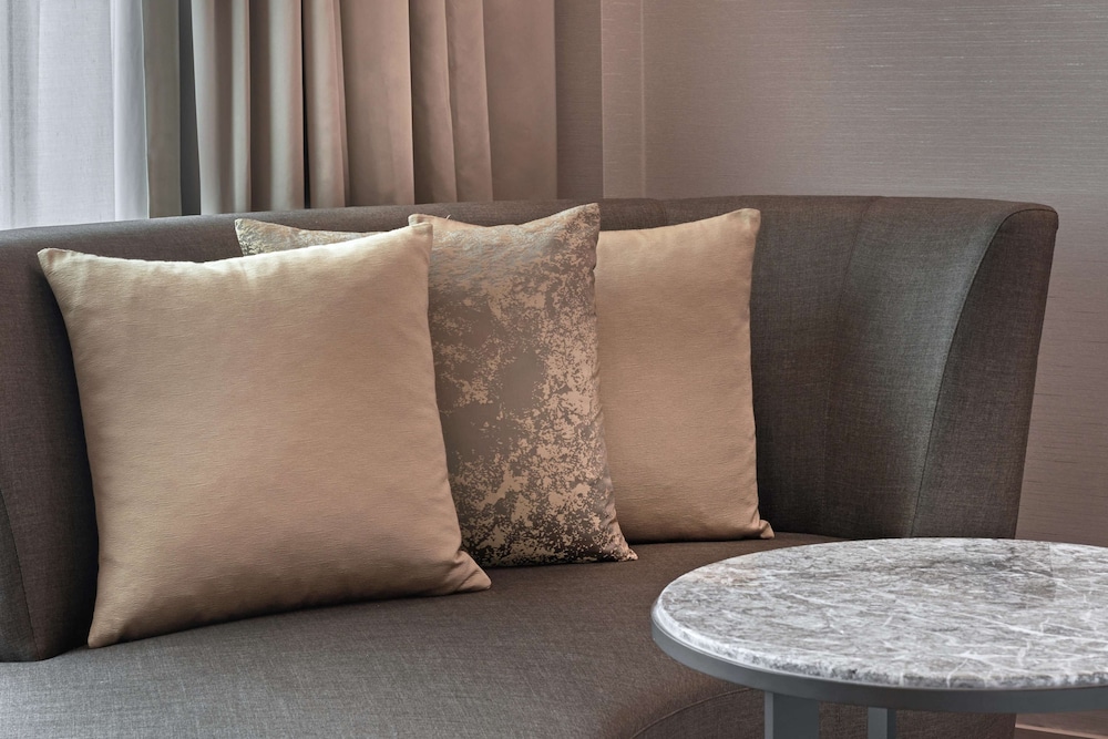 PARKROYAL Club Premier Room