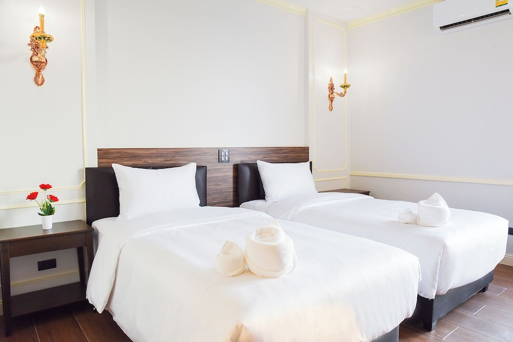 Premier Twin Room, City View photo 1