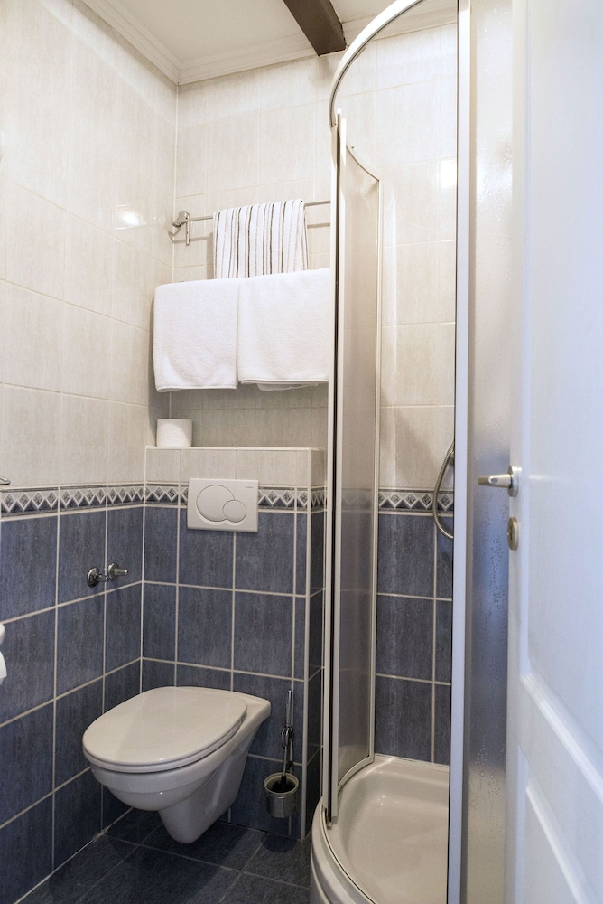 Classic Double Room Single Use photo 3