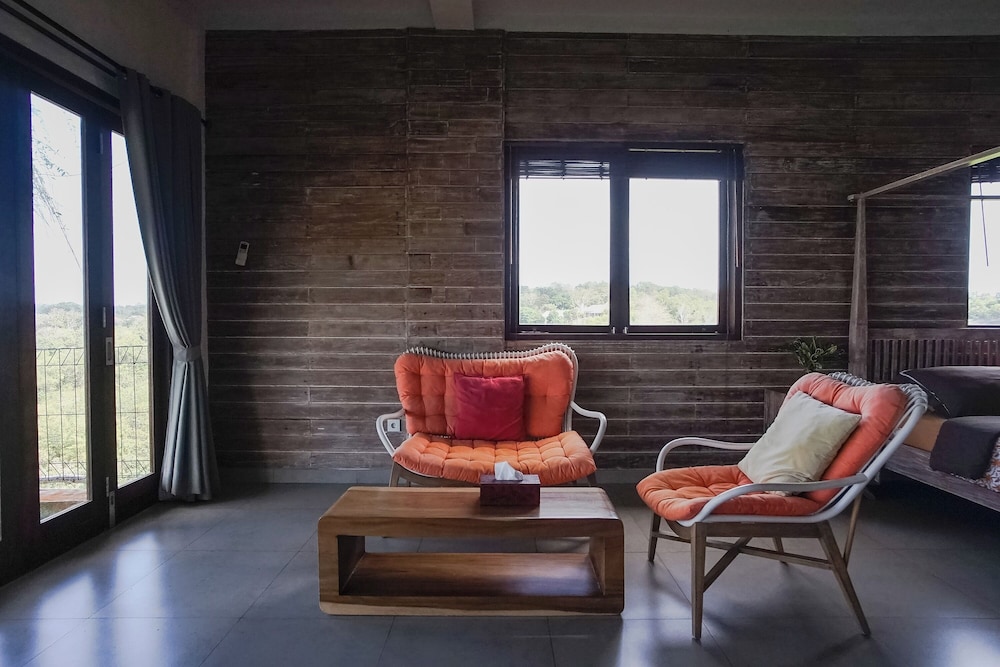 New York / Villa (Shared Living Room & Kitchen) photo 2