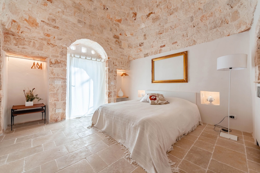 Family Villa, 2 Bedrooms, 2 Bathrooms, Mountainside (Trullo Marilì On The Fasano Selva)